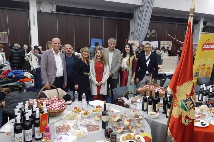 Загреб: Амбасада Црне Горе учествовала на хуманитарном Божићном базару