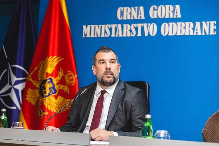 Krapović: Poboljšanjem statusa zaposlenih u VCG, zajedno gradimo jaču i savremeniju vojsku