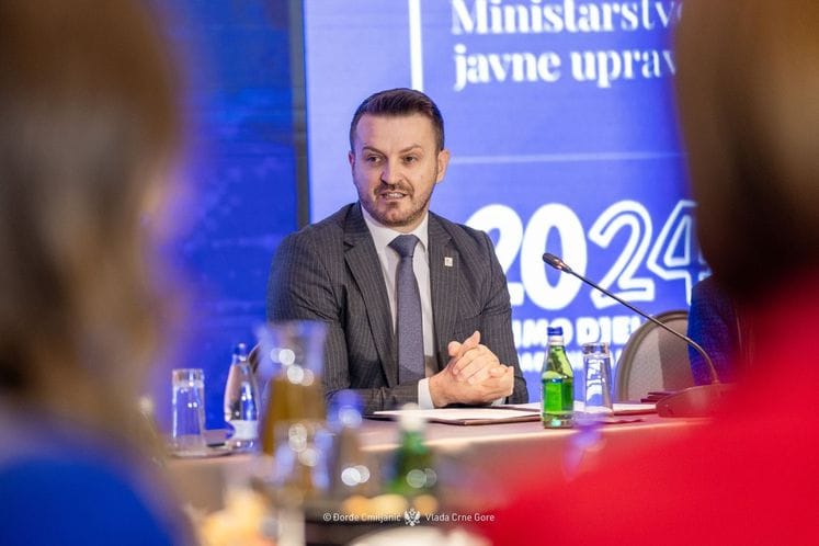 Radni doručak sa novinarima