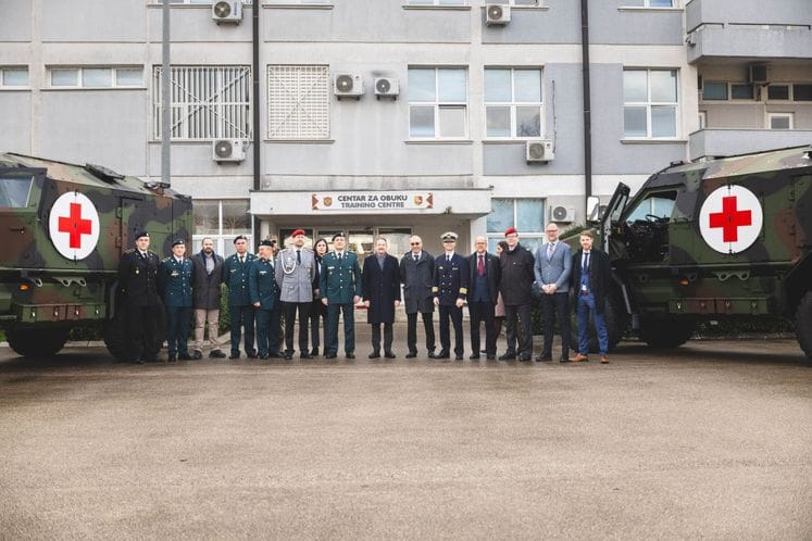 СР Њемачка донирала Војсци Црне Горе два оклопна медицинска возила ДИНГО СР Њемачка донирала Војсци Црне Горе два оклопна медицинска возила ДИНГО