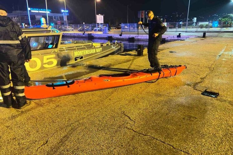 Pripadnici Mornarice u koordinaciji sa vazduhoplovcima VCG u akciji traganja i spasavanja