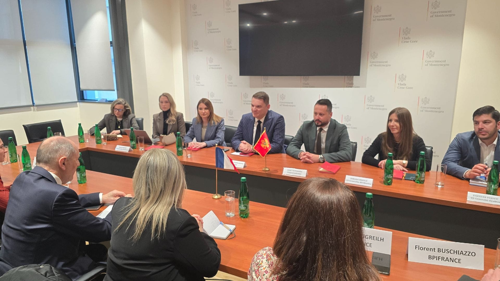 gallery.media[0].alt