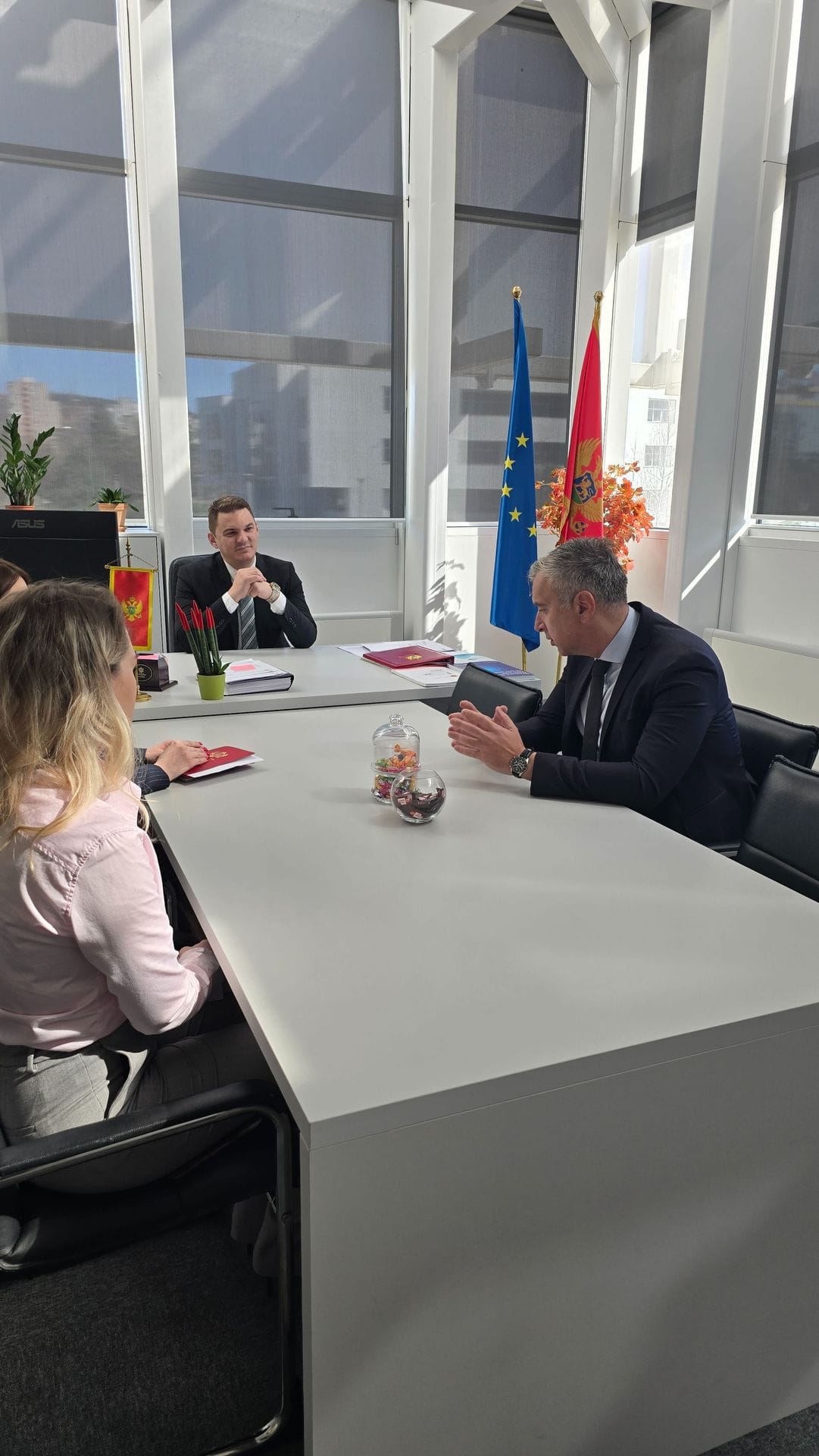 gallery.media[0].alt