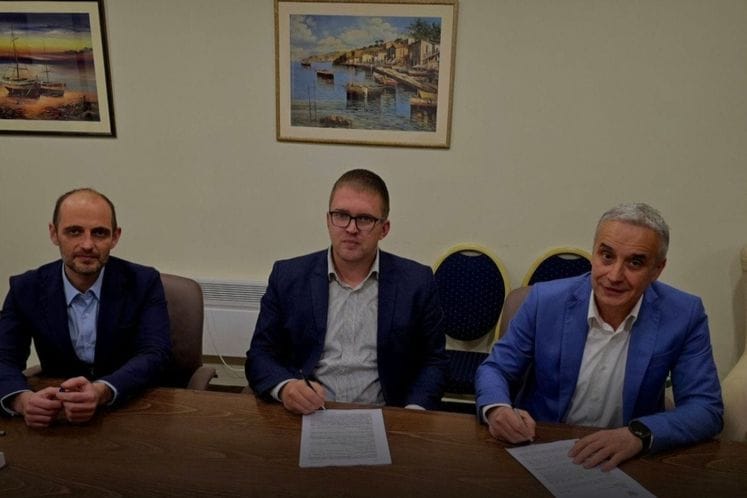 Potpisan ugovor o kupoprodaji nekadašnjeg Dječijeg odjeljenja Instuta Igalo za potrebe škole u Igalu Potpisan ugovor o kupoprodaji nekadašnjeg Dječijeg odjeljenja Instuta Igalo za potrebe škole u Igalu