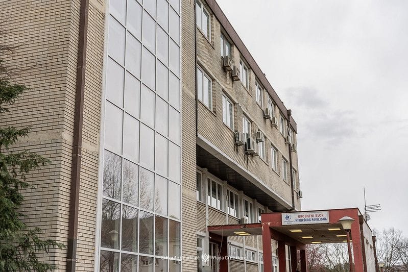 gallery.media[0].alt