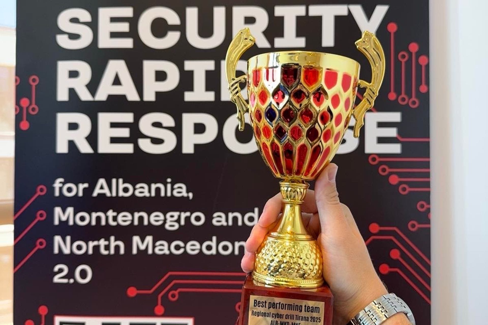 Tim Crne Gore najbolji na Regionalnoj sajber vježbi Tirana 2025.