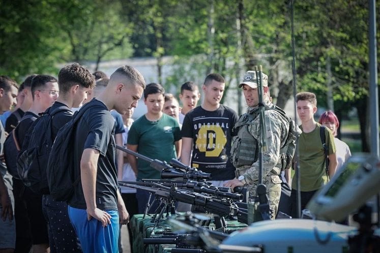 Vojska sjutra prezentuje naoružanje i opremu na trgu u Bijelom Polju