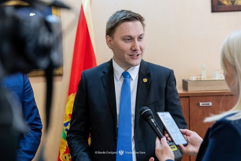 gallery.media[0].alt