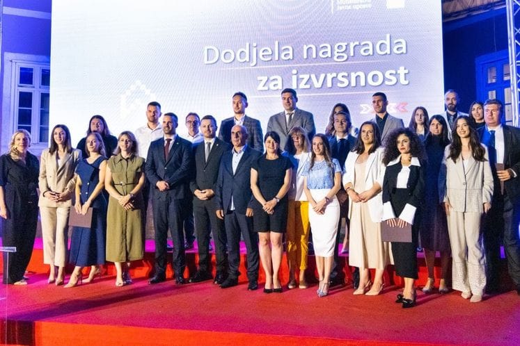 Nagrađeni službenici