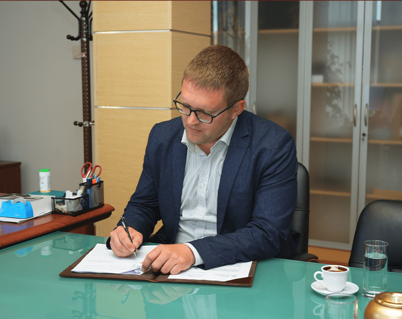 gallery.media[0].alt