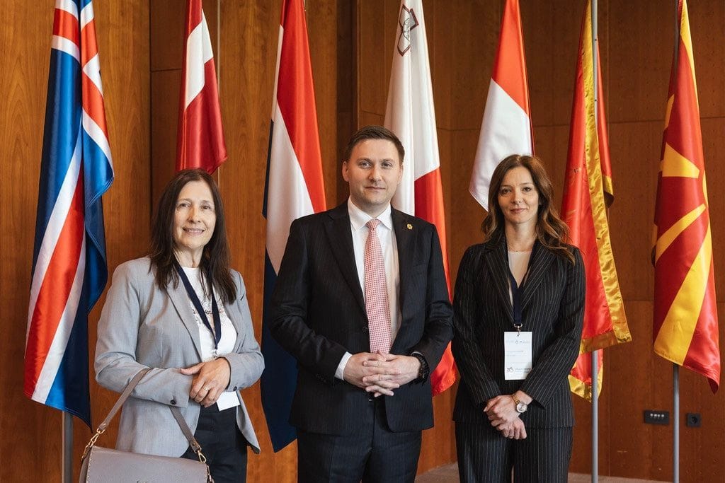 gallery.media[0].alt