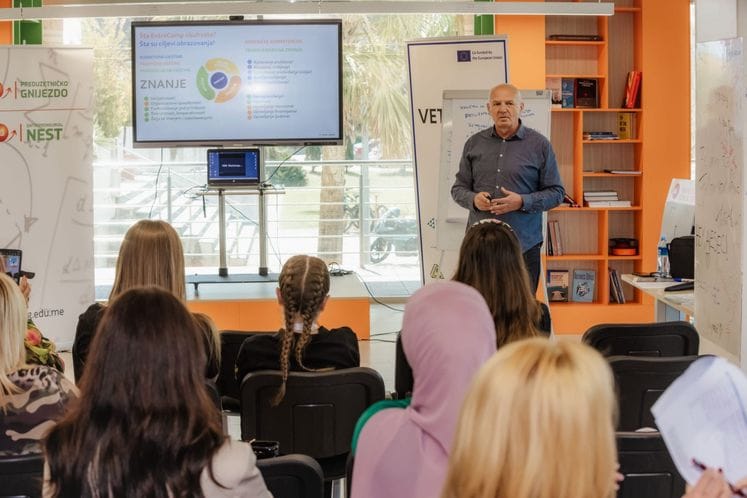 Завод за школство