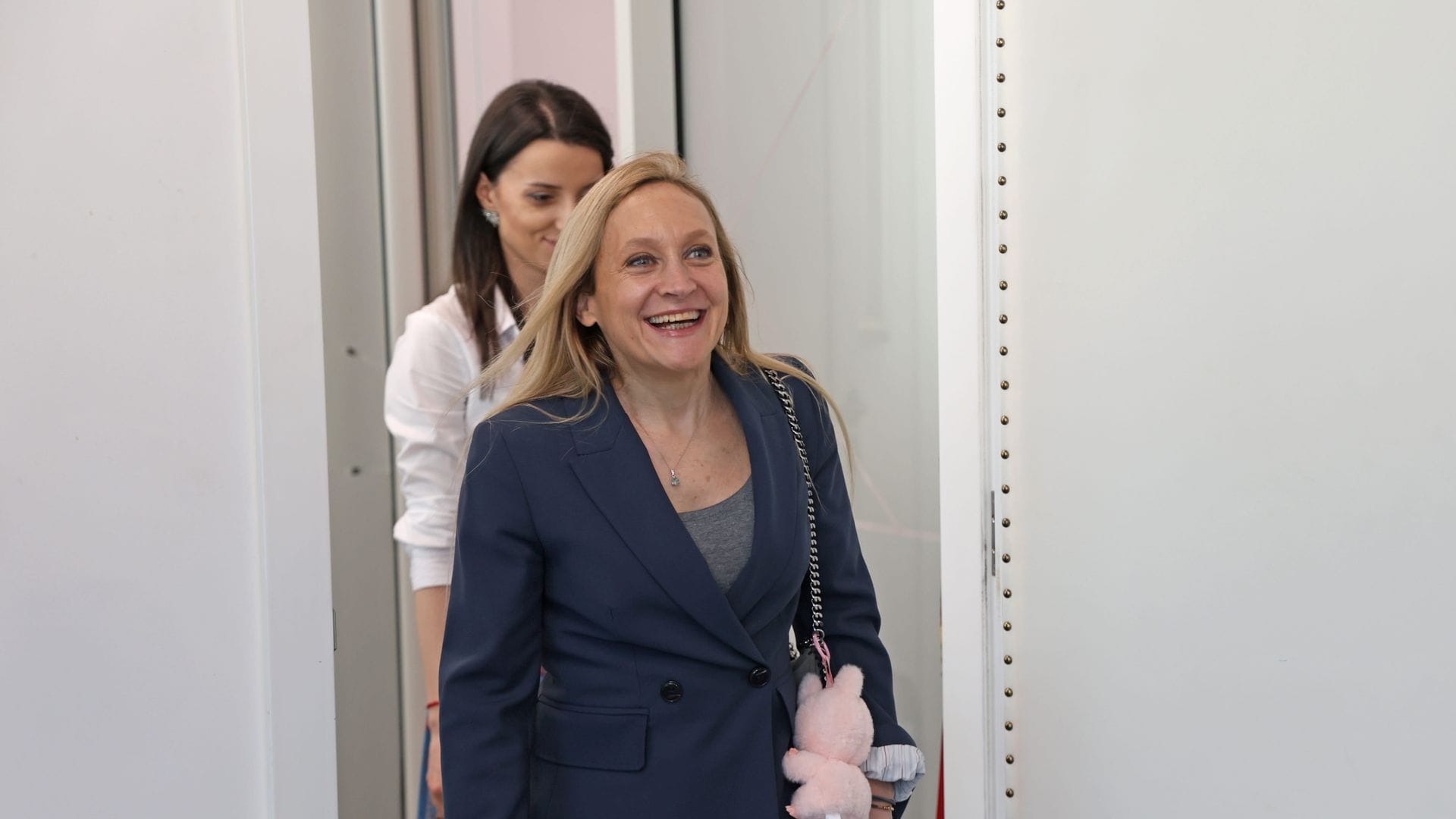 gallery.media[0].alt