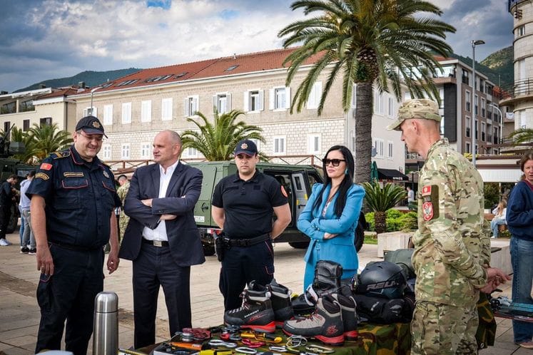 Prezentacija Vojske Crne Gore u Tivtu