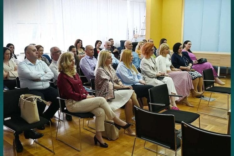 директори школа