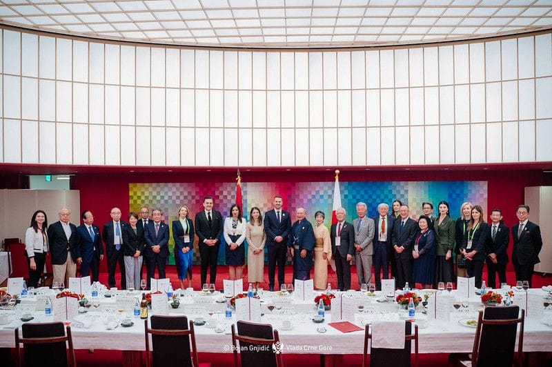 gallery.media[0].alt