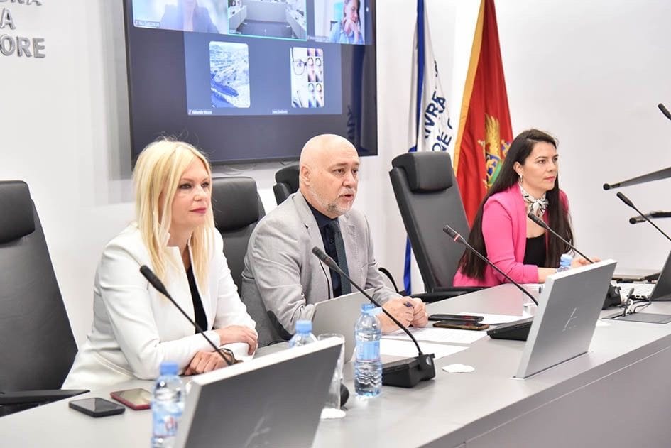 gallery.media[0].alt