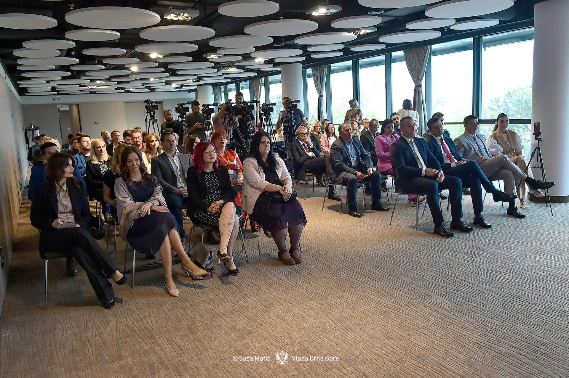 gallery.media[0].alt