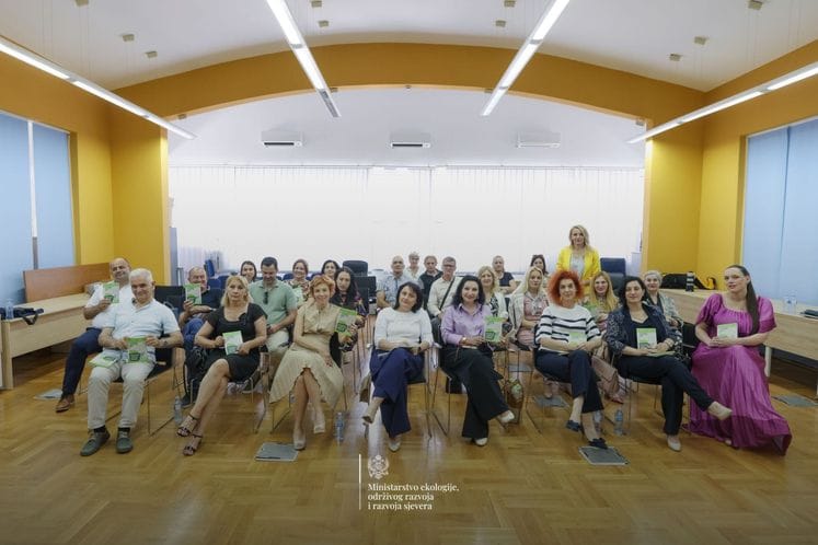 MERS podijelilo 280 primjeraka “Malog rječnika ekologije i zaštite životne sredine” bibliotekama osnovnih i srednjih škola
