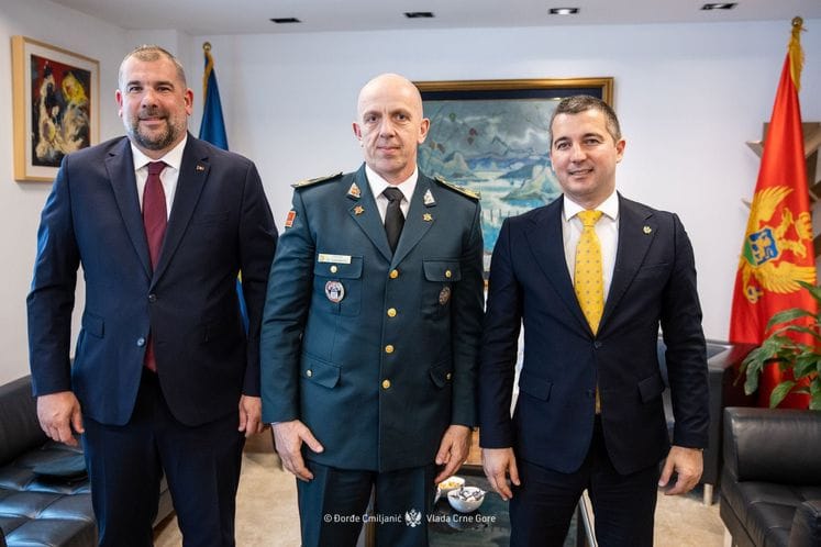 Ministar Krapović i načelnik GŠ VCG Vuksanović sa zamjenikom premijera Aleksom Bečićem