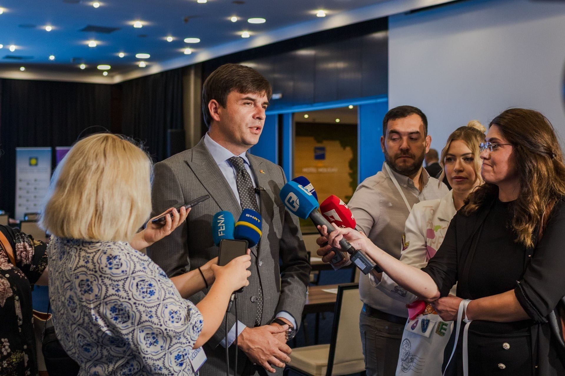 Azemović na Privrednom samitu u Sarajevu: Dijaspora je strateški partner razvoja