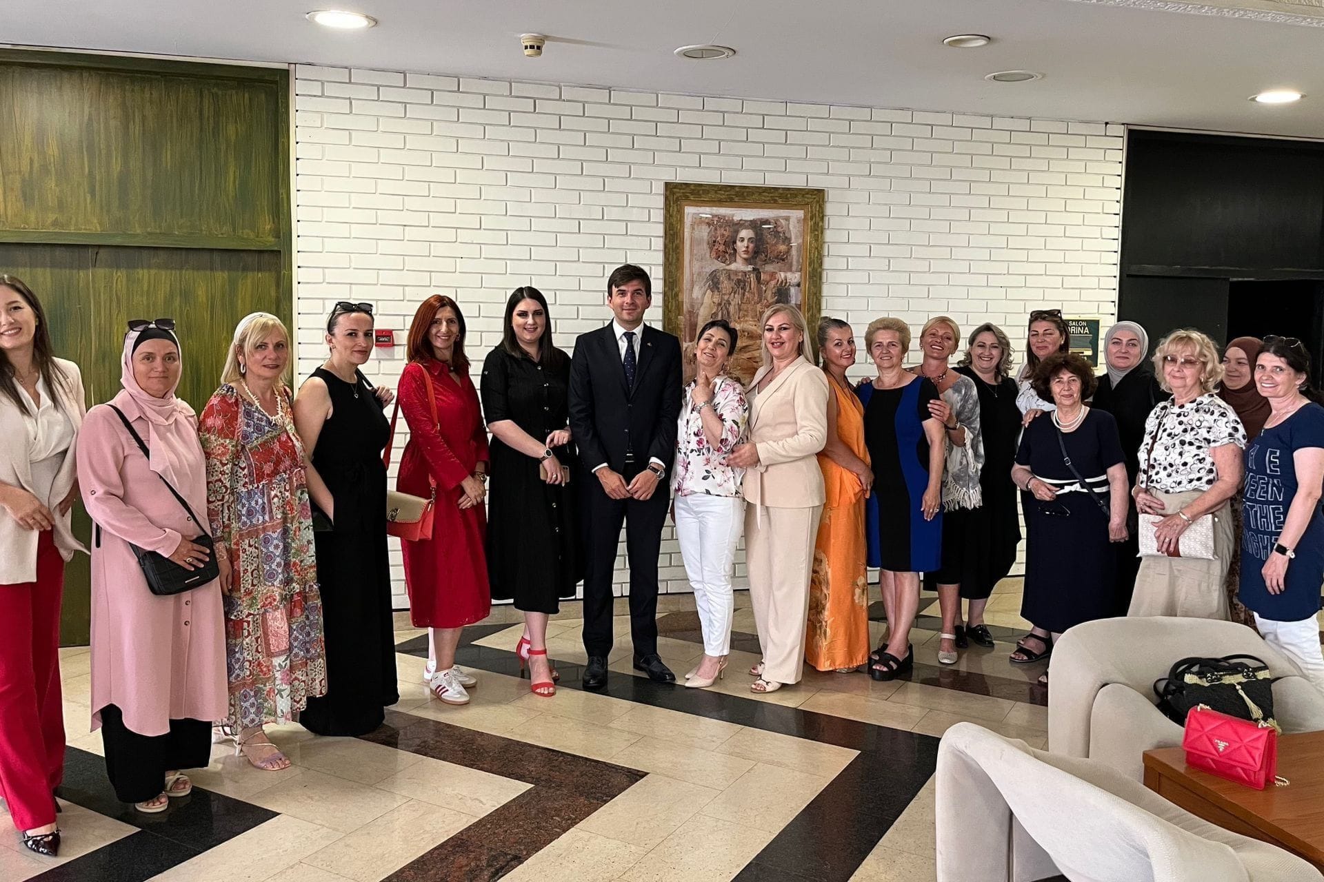 Azemović se sastao sa predstavnicama Foruma žena Udruženja građana porijeklom iz Sandžaka