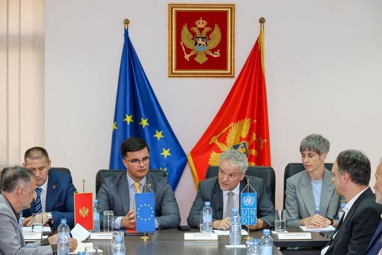 ЕУ и УНДП јачају борбу Црне Горе против кријумчарења оружја донацијом нове опреме
