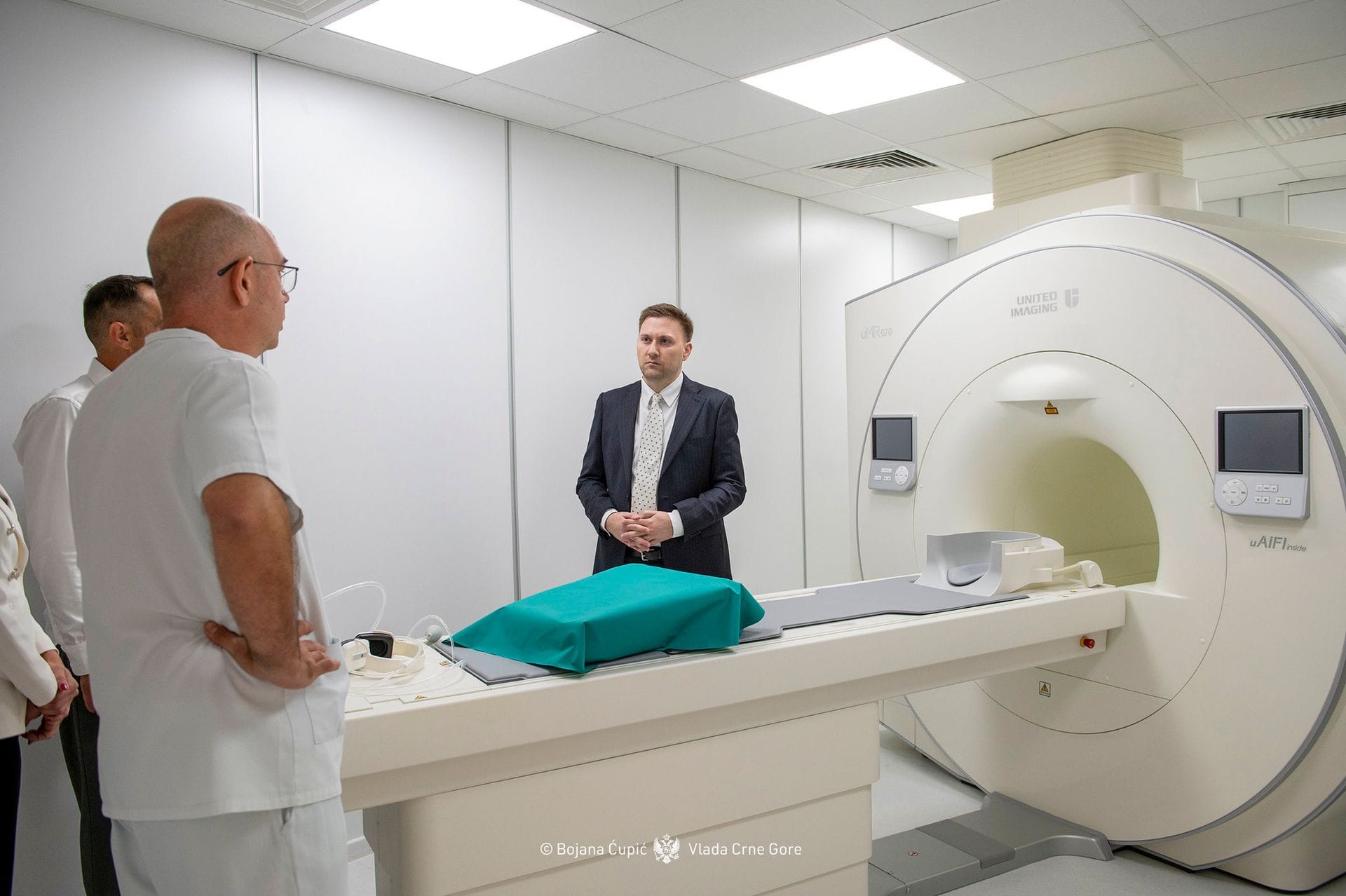 gallery.media[0].alt