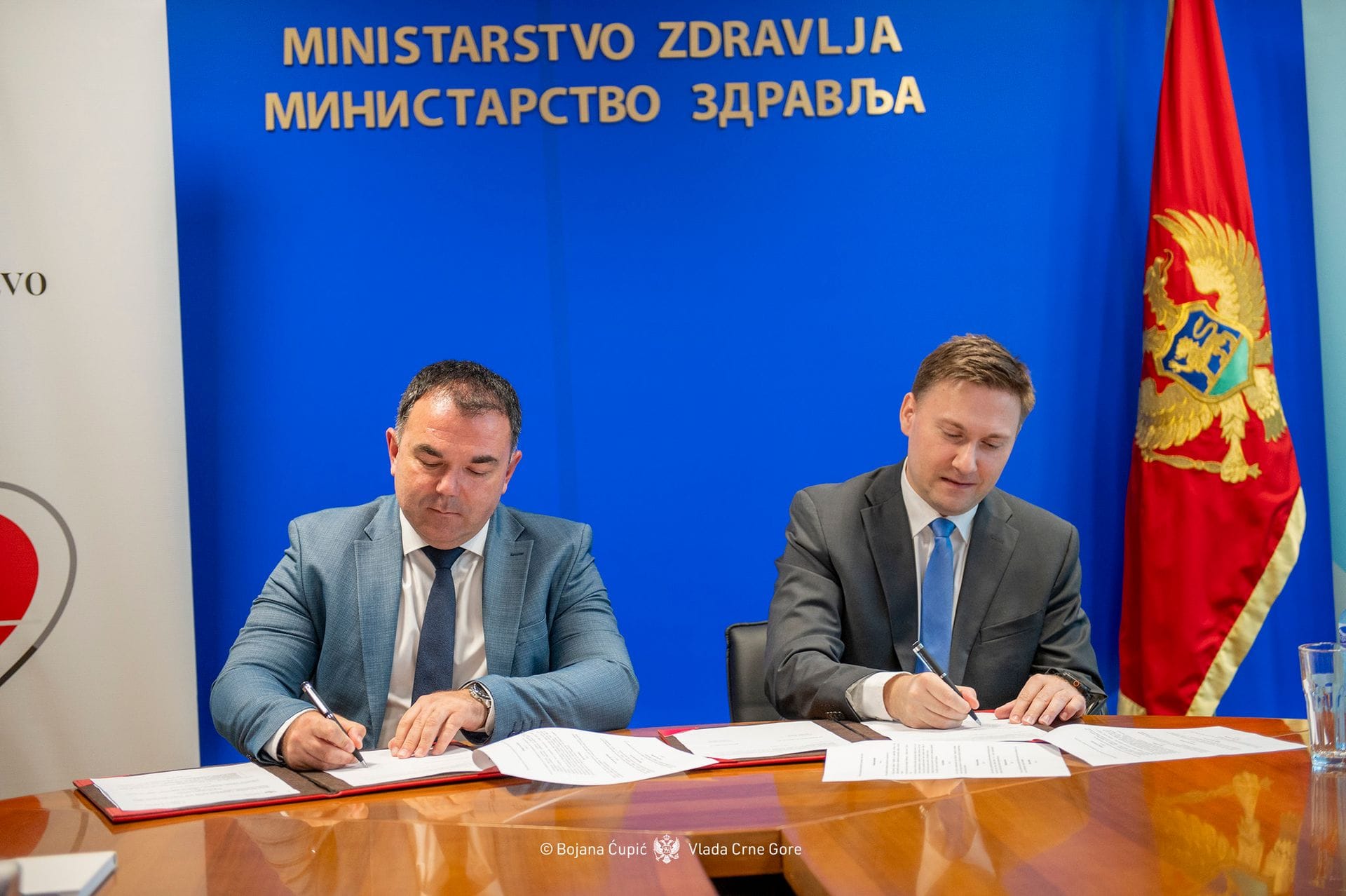 gallery.media[0].alt