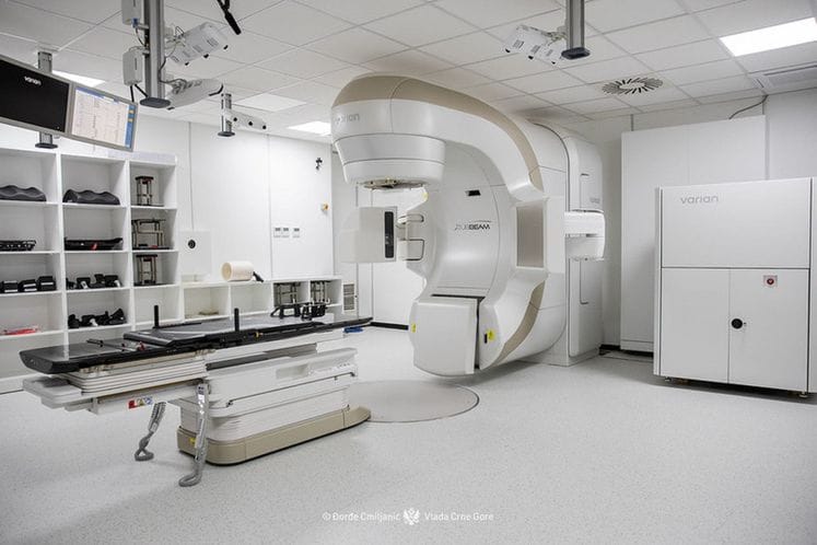 Црна Гора добила најсавременији линеарни акцелератор за лијечење малигних болести