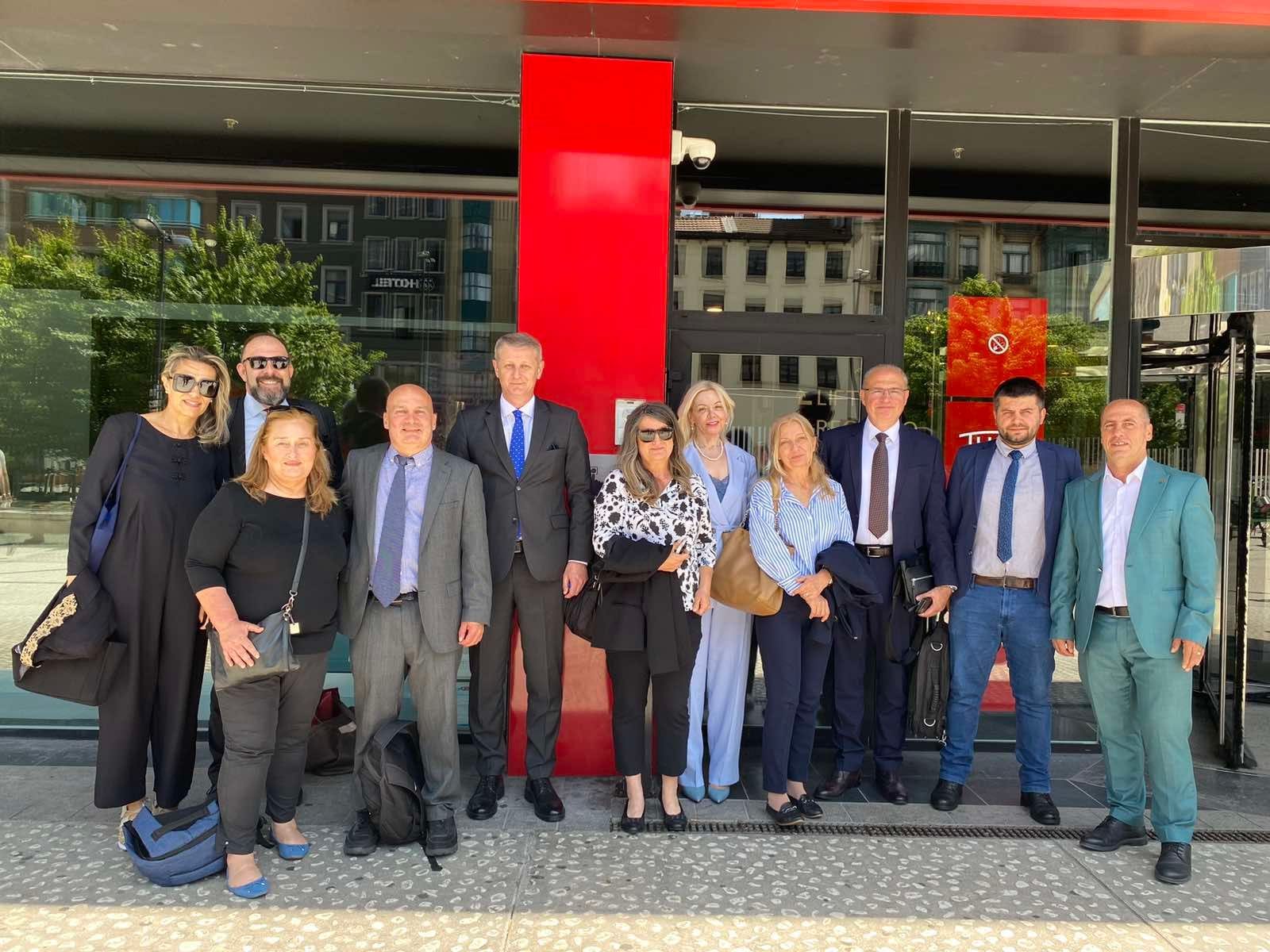 gallery.media[0].alt