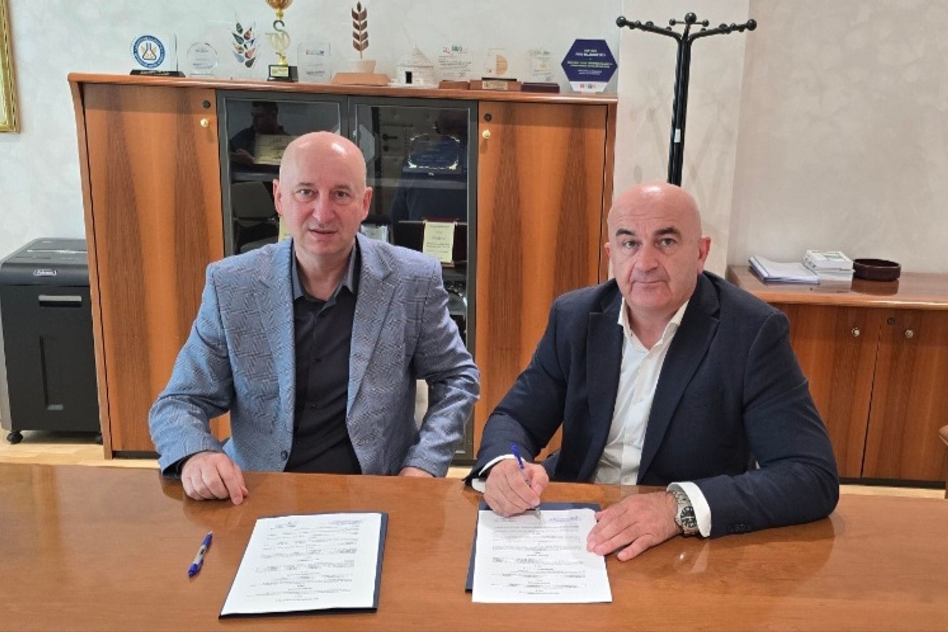 Potpisivanje ugovora za pomoć opštinama