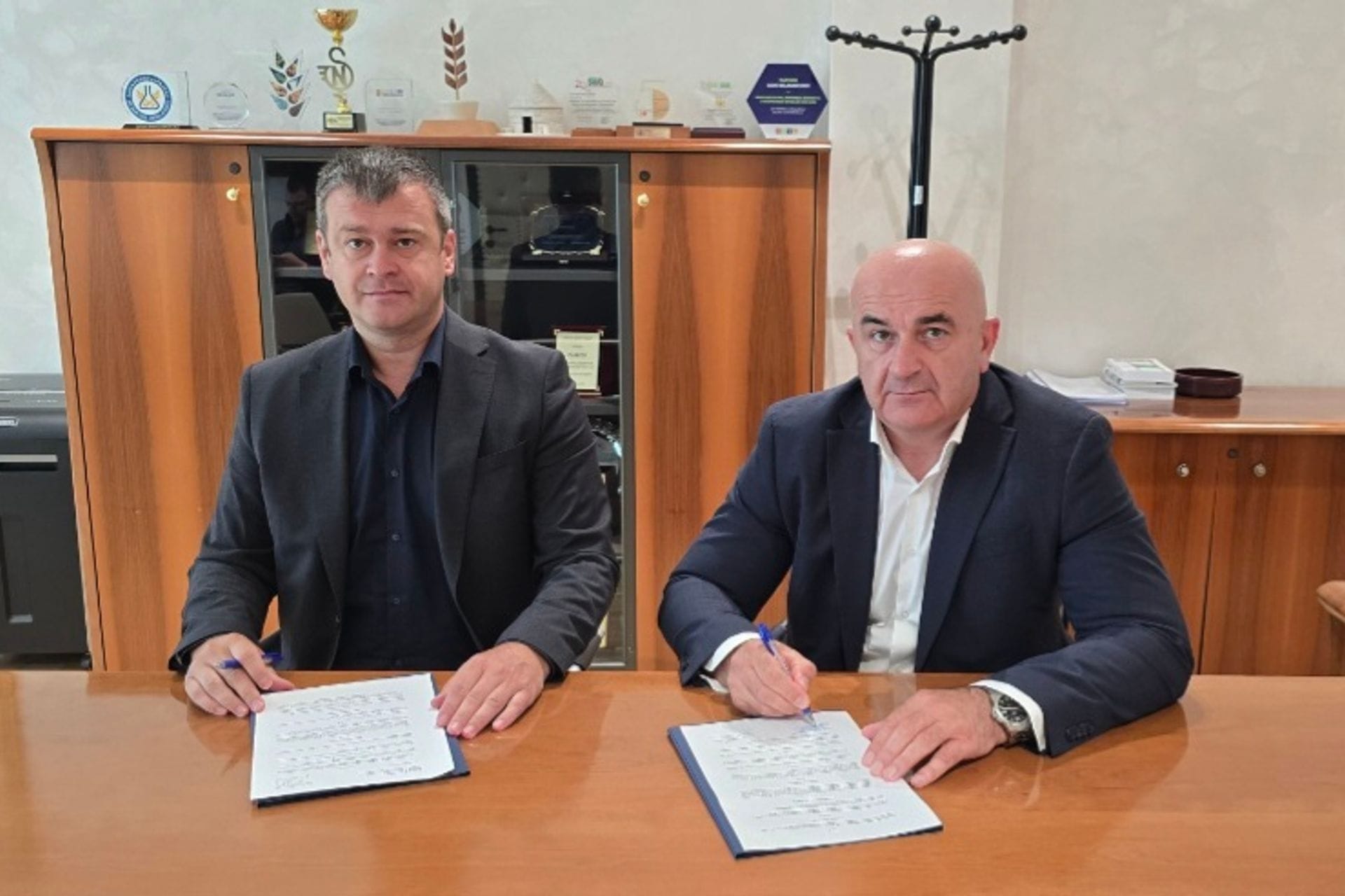 Potpisivanje ugovora za pomoć opštinama