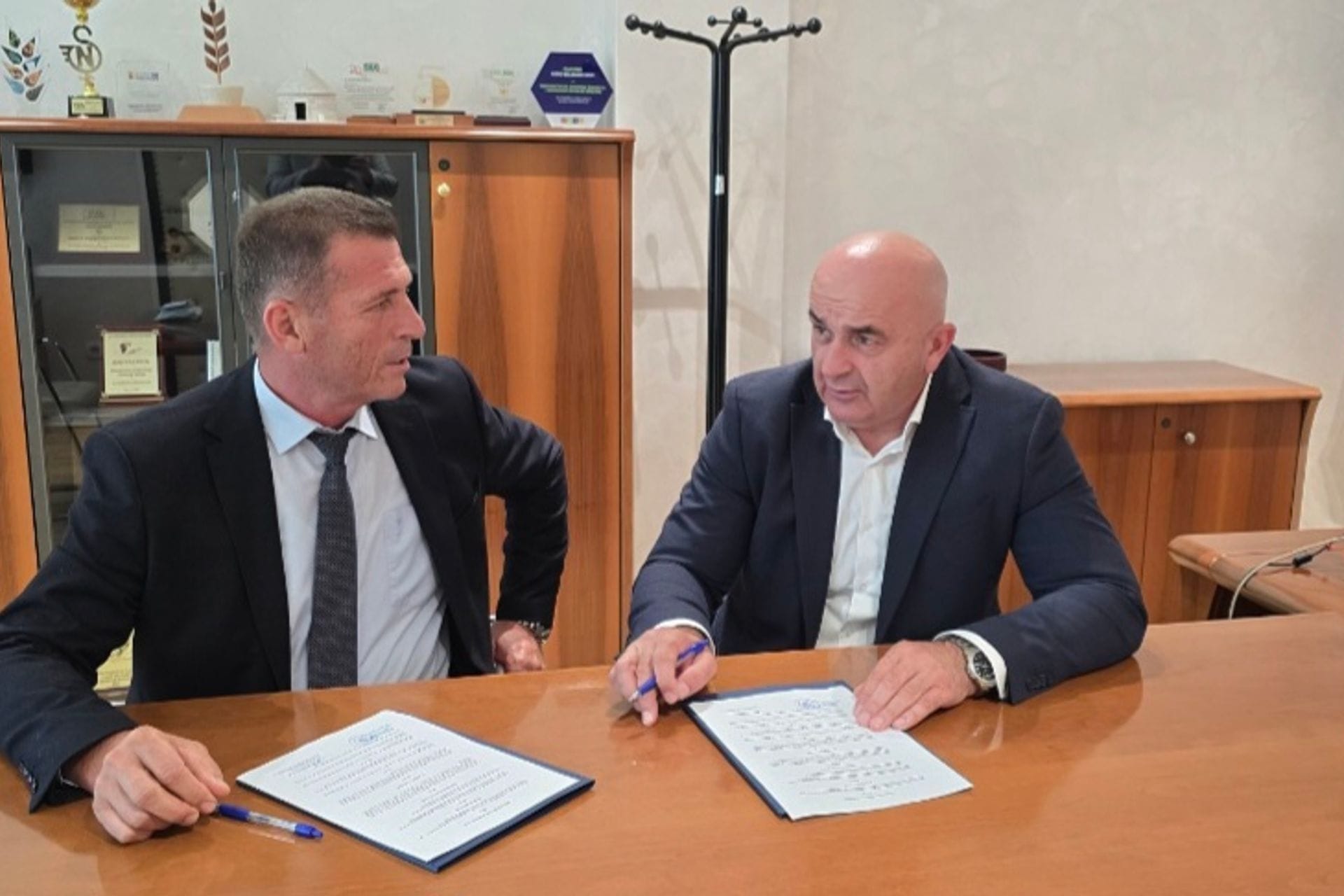 Potpisivanje ugovora za pomoć opštinama