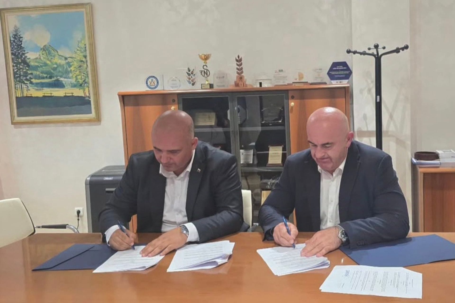 Potpisivanje ugovora za razvoj  ruralne infrastrukture