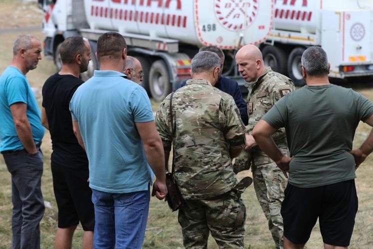 Vojska Crne Gore angažovana na gašenju požara širom zemlje