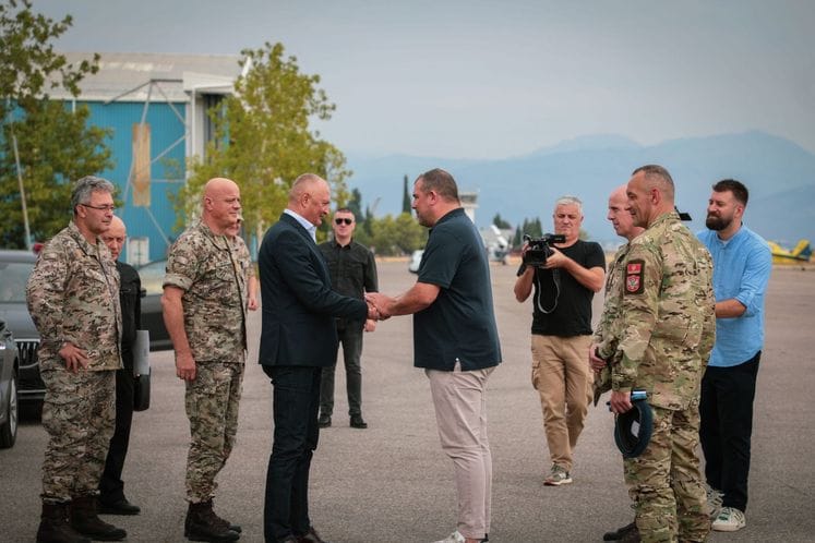 Krapović i Helez posjetili vazduhoplovce VCG i OS BiH