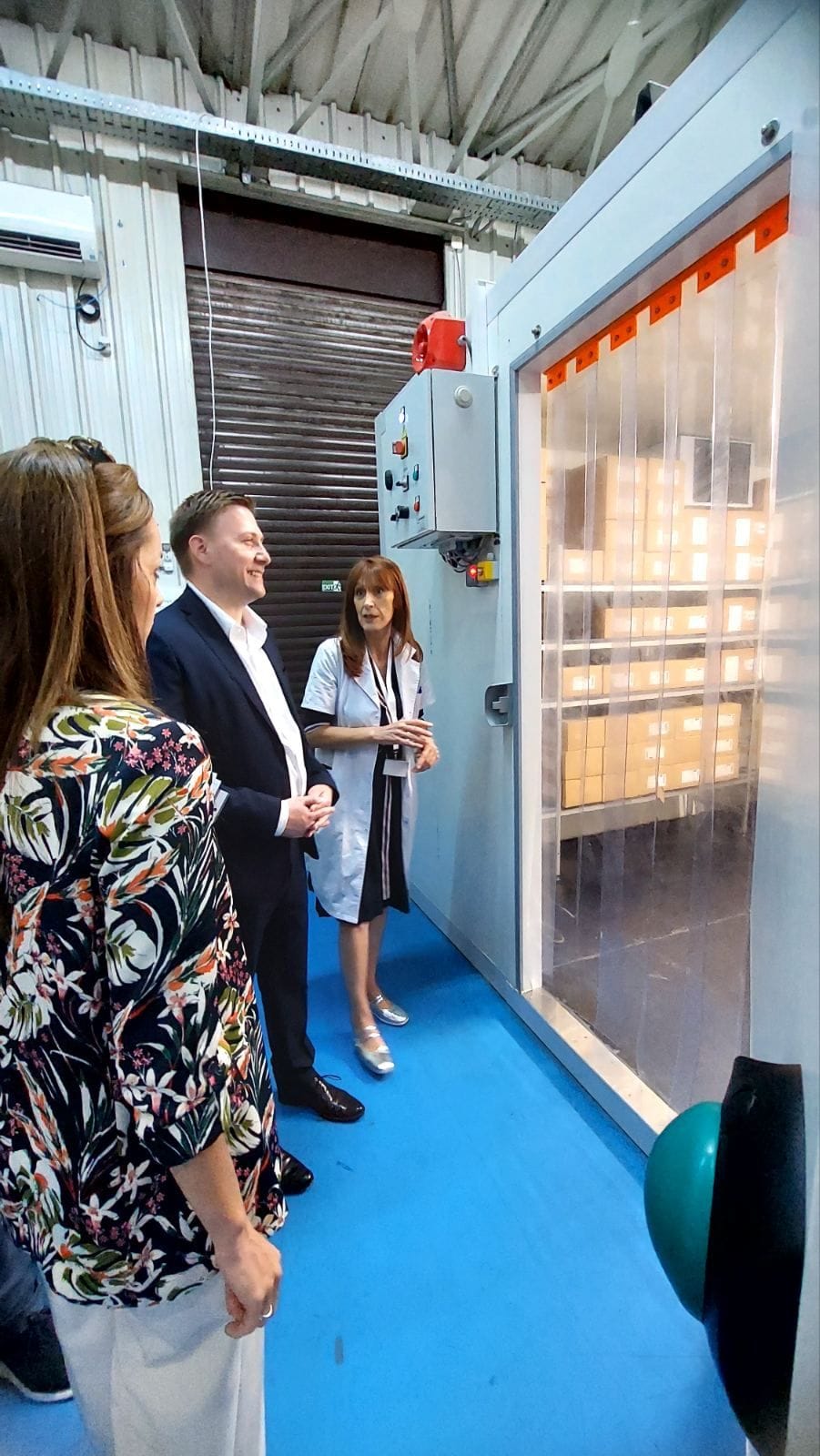 gallery.media[0].alt