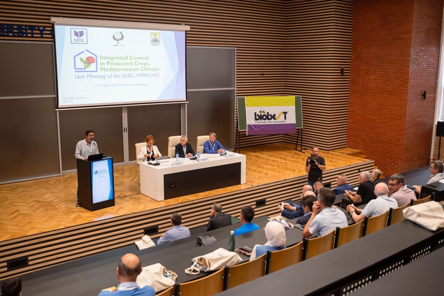 gallery.media[0].alt