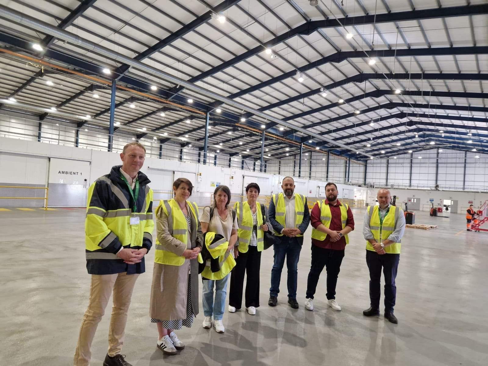 gallery.media[0].alt