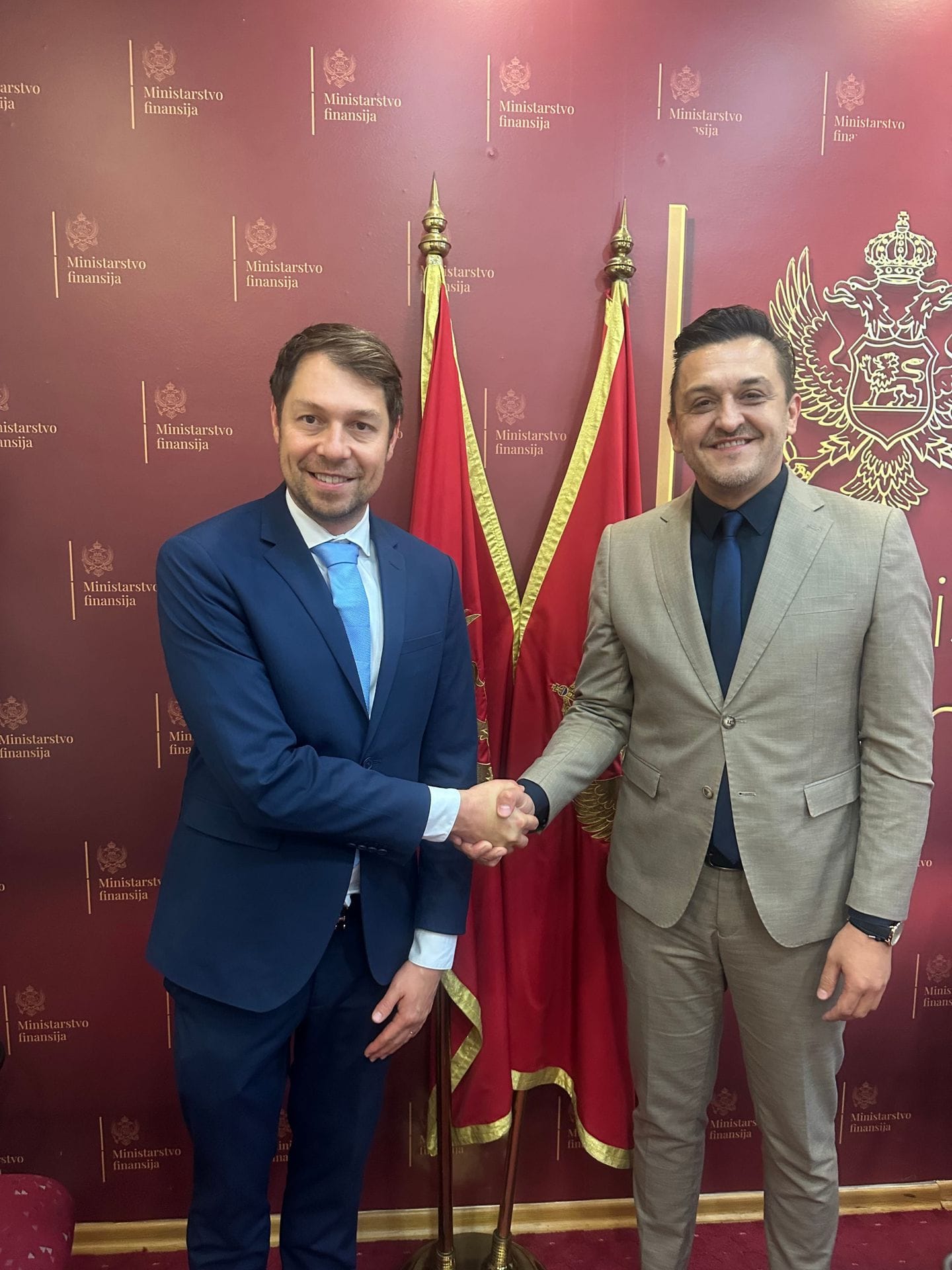 gallery.media[0].alt