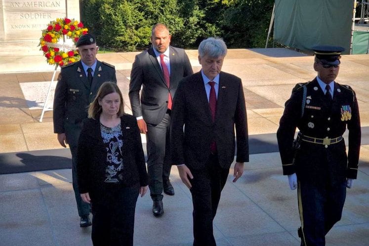 Krapović položio vijenac na Spomeniku neznanom junaku u Arlingtonu