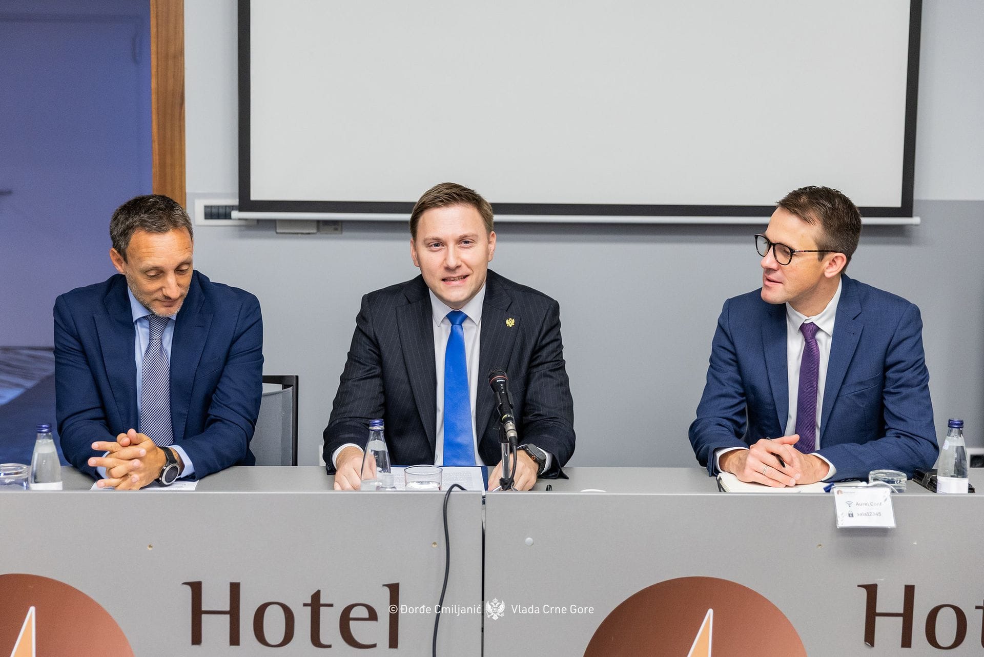 gallery.media[0].alt