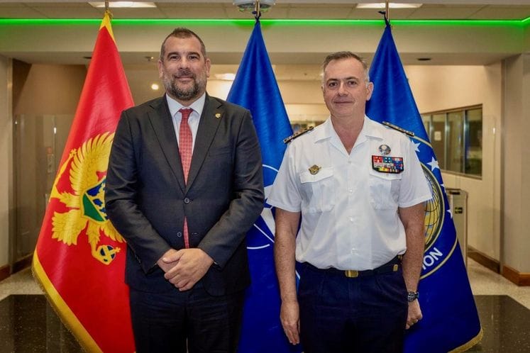 Министар Краповић са врховним Савезничким командантом за трансформацију адмиралом Вандиером Министар Краповић са врховним Савезничким командантом за трансформацију адмиралом Вандиером