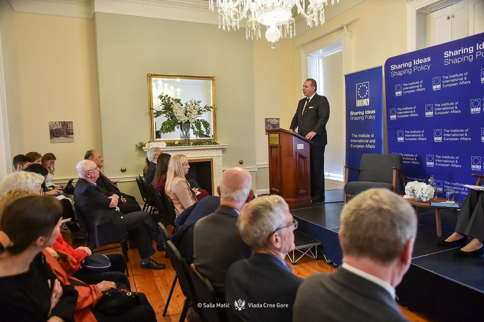 Filip Ivanović sa članovima Instituta za međunarodna i evropska pitanja