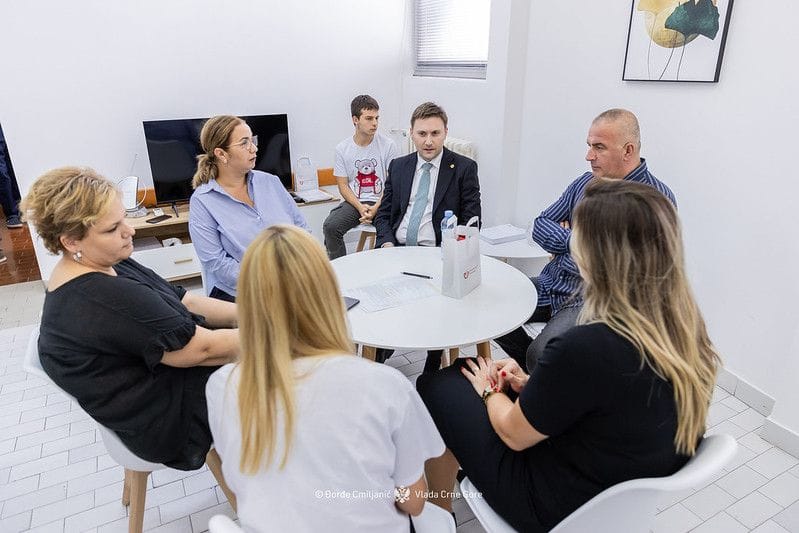 gallery.media[0].alt