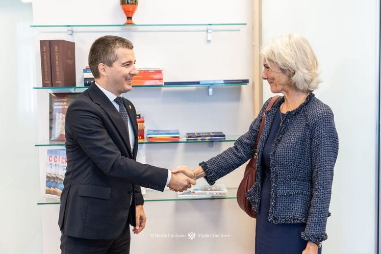 Potpredsjednik Bečić razgovarao sa rezidentnom koordinatorkom Ujedinjenih nacija Karolinom Tiso Potpredsjednik Bečić razgovarao sa rezidentnom koordinatorkom Ujedinjenih nacija Karolinom Tiso