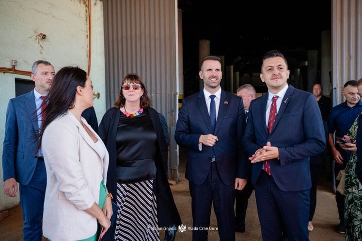 Uspǰešno završen proces uništavanja zaplijenjenih cigareta u Slobodnoj zoni "Luka Bar"