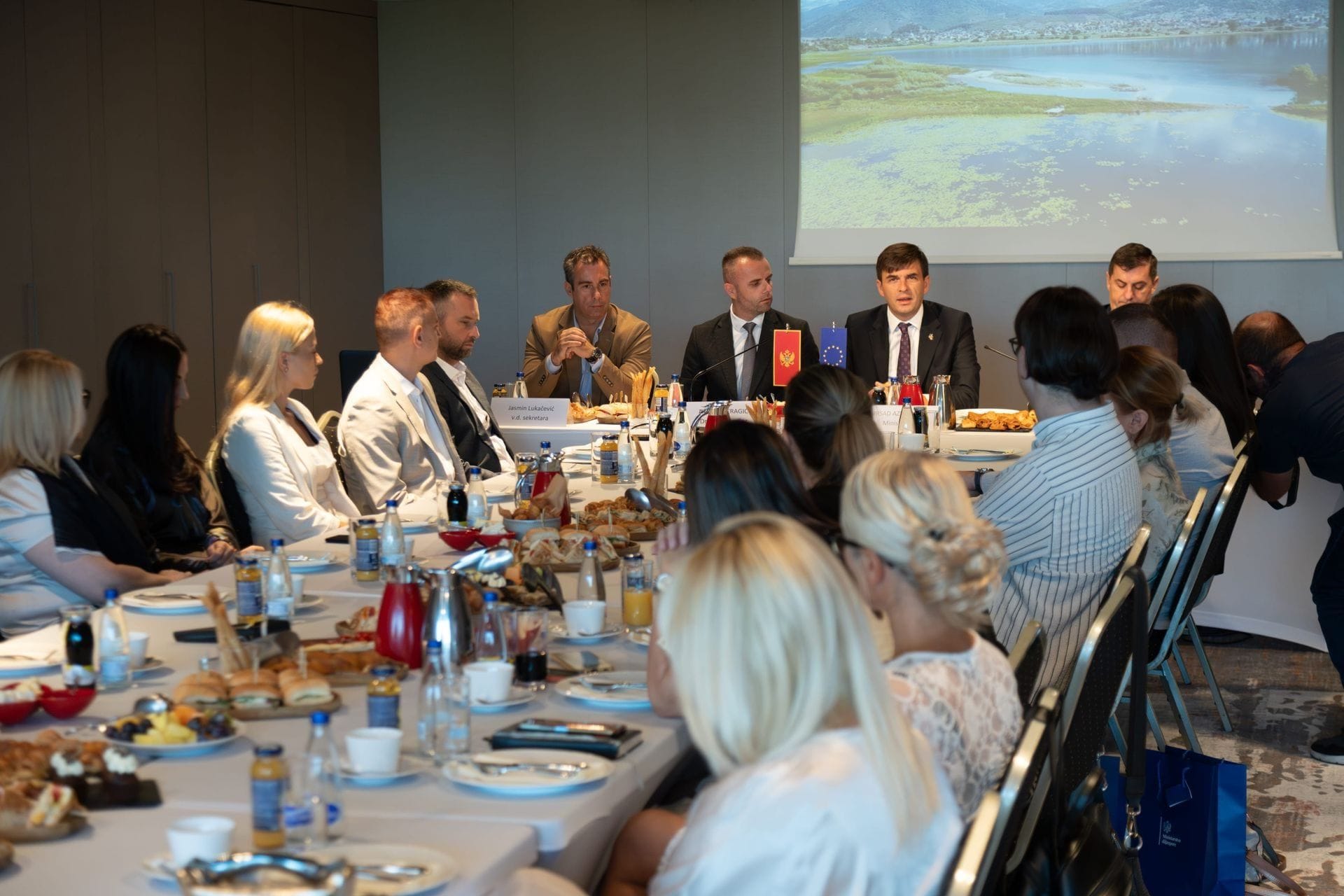 Ministar Mirsad Azemović održao radni doručak sa novinarima: Dijaspora u fokusu državne politike