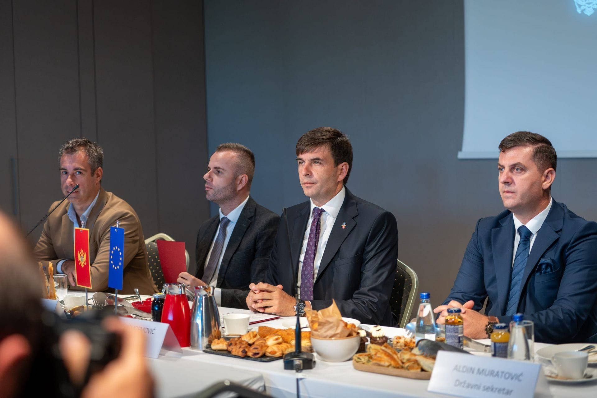 Ministar Mirsad Azemović održao radni doručak sa novinarima: Dijaspora u fokusu državne politike